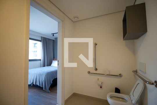 Banheiro de apartamento para alugar com 1 quarto, 30m² em Jardim das Acacias, São Paulo