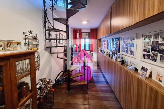 Sala 2 de casa à venda com 4 quartos, 300m² em Badu, Niterói
