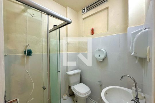 Banheiro de apartamento para alugar com 1 quarto, 30m² em Centro, Rio de Janeiro
