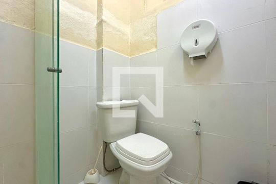 Banheiro de apartamento para alugar com 1 quarto, 30m² em Centro, Rio de Janeiro
