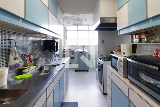Cozinha de apartamento à venda com 4 quartos, 160m² em Leblon, Rio de Janeiro