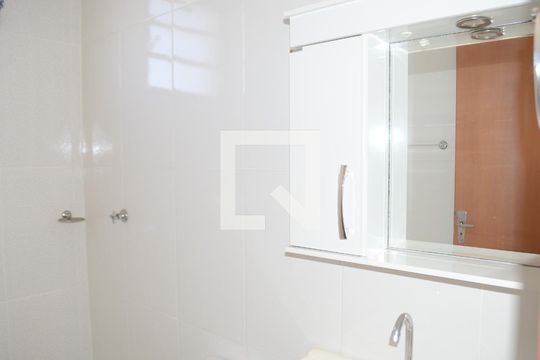 Banheiro de apartamento à venda com 2 quartos, 42m² em Jardim Vitória, Belo Horizonte