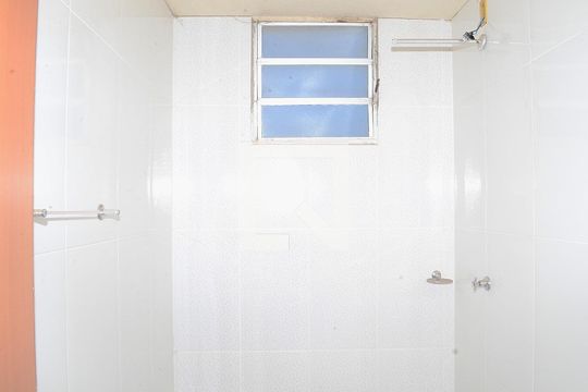 Banheiro de apartamento à venda com 2 quartos, 42m² em Jardim Vitória, Belo Horizonte