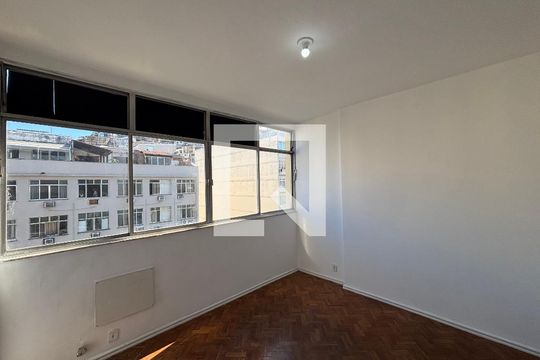 Sala/Quarto de kitnet/studio para alugar com 1 quarto, 36m² em Copacabana, Rio de Janeiro