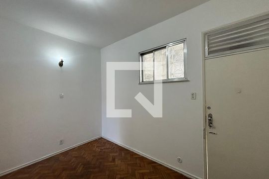 Hall de entrada de kitnet/studio para alugar com 1 quarto, 36m² em Copacabana, Rio de Janeiro
