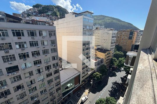 Vista de kitnet/studio para alugar com 1 quarto, 36m² em Copacabana, Rio de Janeiro