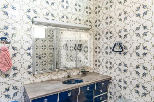 Banheiro da Suíte 2 de casa à venda com 3 quartos, 500m² em Vila Alexandria, São Paulo