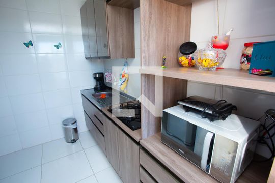 Cozinha de apartamento à venda com 2 quartos, 46m² em Guajuviras, Canoas