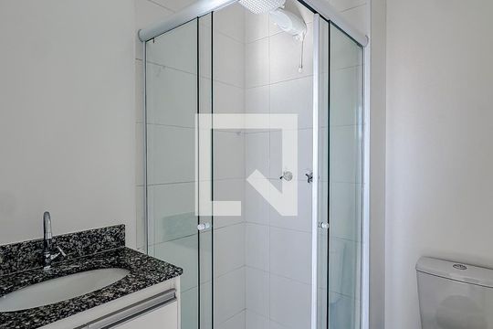 Banheiro de kitnet/studio para alugar com 1 quarto, 20m² em Brás, São Paulo