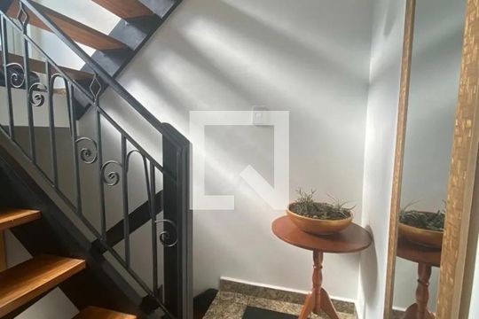 Escada de casa de condomínio à venda com 4 quartos, 225m² em Jardim Consorcio, São Paulo