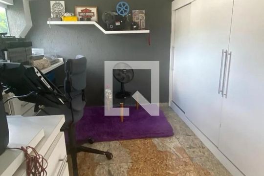 Quarto de casa de condomínio à venda com 4 quartos, 225m² em Jardim Consorcio, São Paulo
