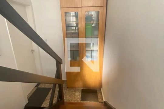 Escada de casa de condomínio à venda com 4 quartos, 225m² em Jardim Consorcio, São Paulo