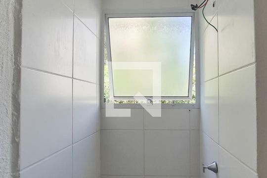 Banheiro Social de apartamento para alugar com 2 quartos, 42m² em Parque Bristol, São Paulo
