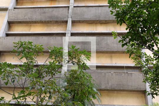 Fachada de apartamento à venda com 2 quartos, 74m² em Vila Madalena, São Paulo
