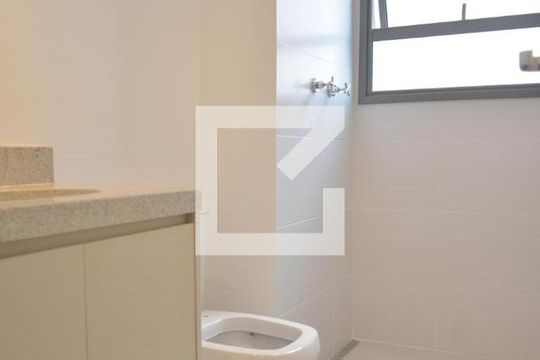 Banheiro da Suíte 2 de apartamento para alugar com 3 quartos, 165m² em Vila Gilda, Santo André