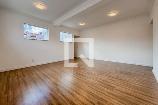 Sala de TV - 1º Piso de casa para alugar com 5 quartos, 300m² em Vila Monumento, São Paulo