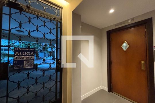 Placa de apartamento à venda com 4 quartos, 210m² em Copacabana, Rio de Janeiro