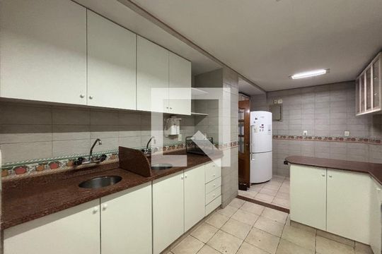 Cozinha de apartamento à venda com 4 quartos, 210m² em Copacabana, Rio de Janeiro