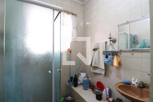 Banheiro de casa à venda com 2 quartos, 103m² em Vila Ipojuca, São Paulo