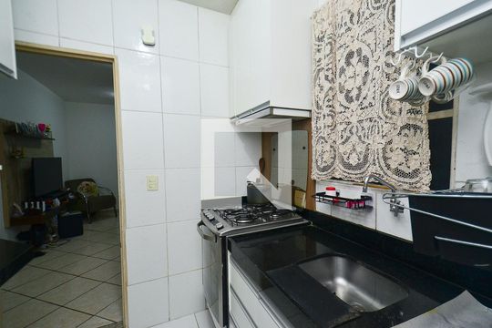Cozinha de apartamento à venda com 2 quartos, 46m² em Santa Cruz, Belo Horizonte