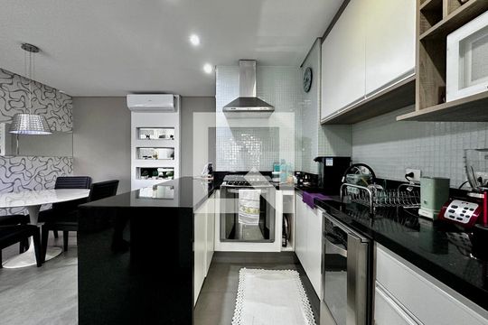 Cozinha de apartamento à venda com 2 quartos, 74m² em Vila Cordeiro, São Paulo
