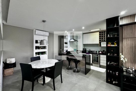Sala de apartamento à venda com 2 quartos, 74m² em Vila Cordeiro, São Paulo