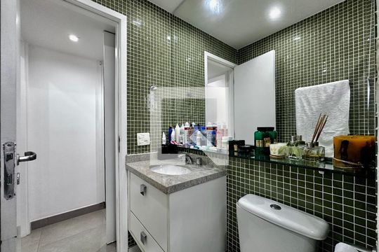 Banheiro Social de apartamento à venda com 2 quartos, 74m² em Vila Cordeiro, São Paulo
