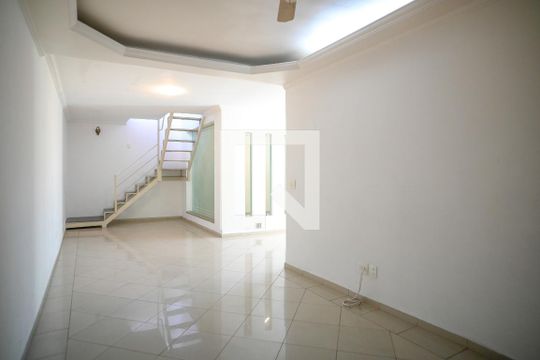 Sala de TV de casa à venda com 4 quartos, 290m² em Cursino, São Paulo