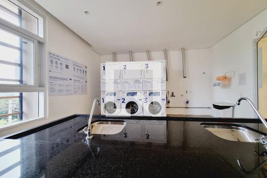Área comum - Lavanderia de apartamento para alugar com 1 quarto, 25m² em Butantã, São Paulo