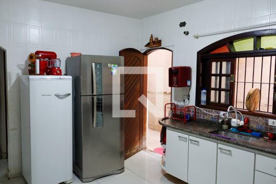 Cozinha de casa à venda com 4 quartos, 208m² em Bussocaba, Osasco
