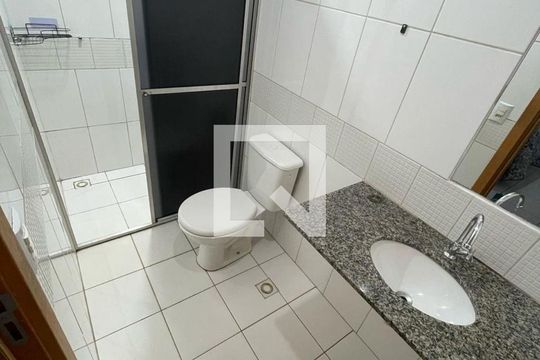 Banheiro de apartamento para alugar com 2 quartos, 57m² em Parque Amazonia, Goiânia