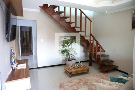 Casa à venda com 3 quartos, 176m² em Novo Eldorado, Contagem