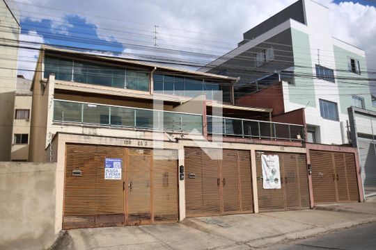 Fachada de casa à venda com 3 quartos, 176m² em Novo Eldorado, Contagem