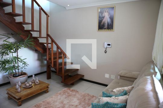 Sala de casa à venda com 3 quartos, 176m² em Novo Eldorado, Contagem
