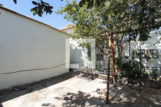 Área comum de casa à venda com 5 quartos, 170m² em Planalto, Belo Horizonte