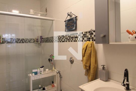 Banheiro Social de casa à venda com 5 quartos, 170m² em Planalto, Belo Horizonte
