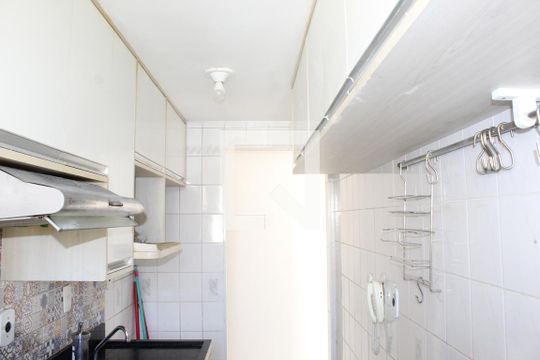 Cozinha de apartamento para alugar com 2 quartos, 45m² em Jardim da Gloria, Cotia