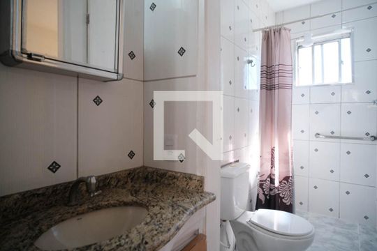 Banheiro de apartamento para alugar com 2 quartos, 48m² em Conjunto Habitacional Padre Manoel da Nobrega, São Paulo