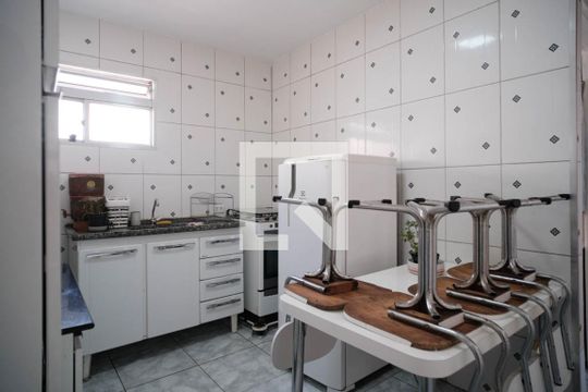 Cozinha de apartamento para alugar com 2 quartos, 48m² em Conjunto Habitacional Padre Manoel da Nobrega, São Paulo