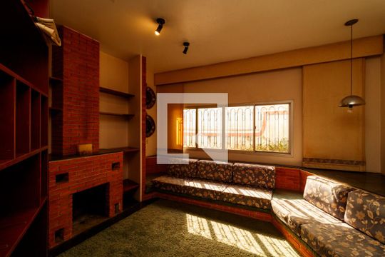 Casa para alugar com 4 quartos, 530m² em Barro Branco (zona Norte), São Paulo