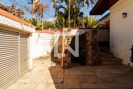Quintal de casa para alugar com 4 quartos, 530m² em Barro Branco (zona Norte), São Paulo
