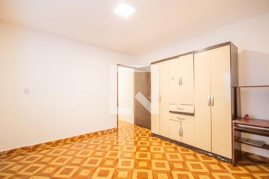 Quarto 1 de casa para alugar com 2 quartos, 150m² em Jardim Roberto, Osasco