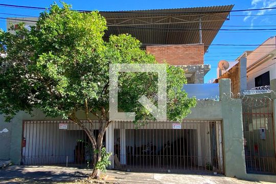 Fachada de casa à venda com 3 quartos, 200m² em Santa Tereza, Belo Horizonte