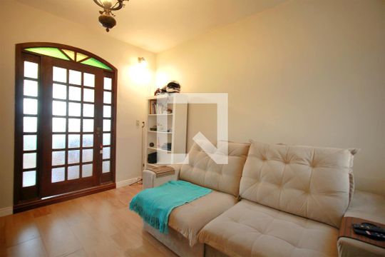 Sala de casa à venda com 3 quartos, 200m² em Santa Tereza, Belo Horizonte
