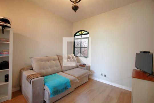 Sala de casa à venda com 3 quartos, 200m² em Santa Tereza, Belo Horizonte