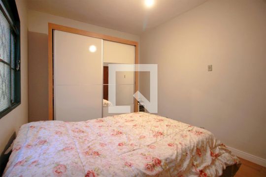 Quarto  de casa à venda com 3 quartos, 200m² em Santa Tereza, Belo Horizonte