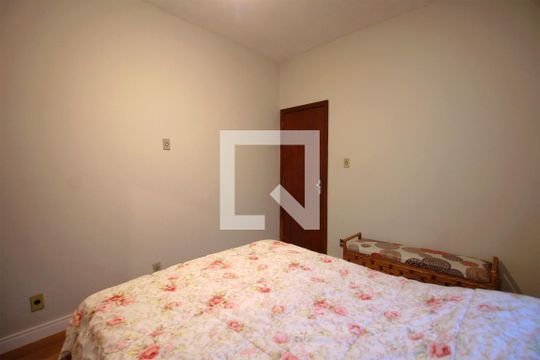 Quarto  de casa à venda com 3 quartos, 200m² em Santa Tereza, Belo Horizonte