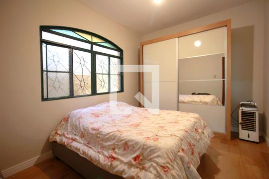 Quarto  de casa à venda com 3 quartos, 200m² em Santa Tereza, Belo Horizonte
