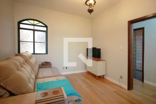 Sala de casa à venda com 3 quartos, 200m² em Santa Tereza, Belo Horizonte