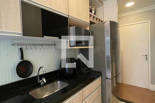 Cozinha de apartamento para alugar com 3 quartos, 72m² em Vila Piratininga, São Paulo